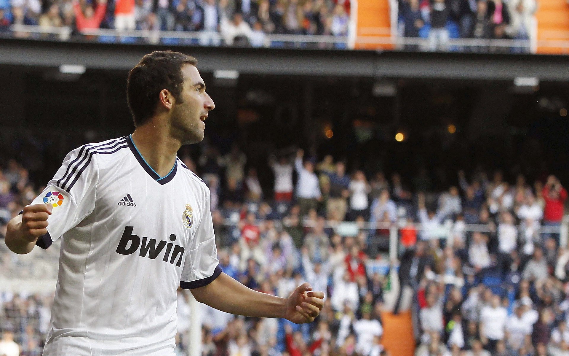 世界杯新星登陆欧冠舞台 首战即献传射赢得主场掌声